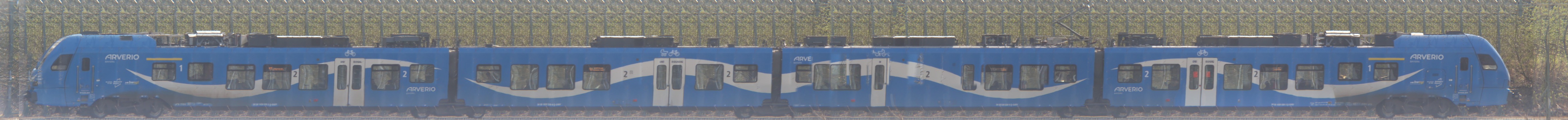 There should be a train photo here :'(