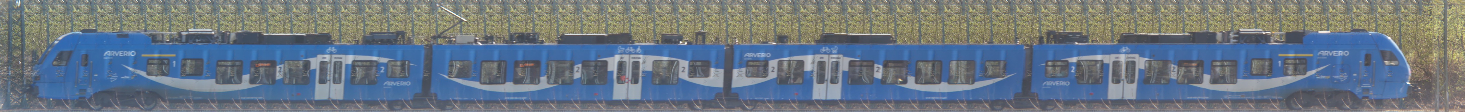 There should be a train photo here :'(