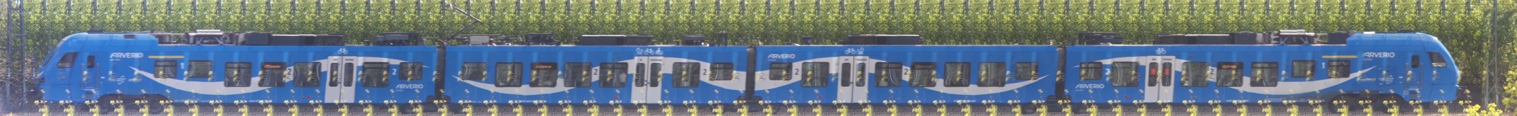 There should be a train photo here :'(